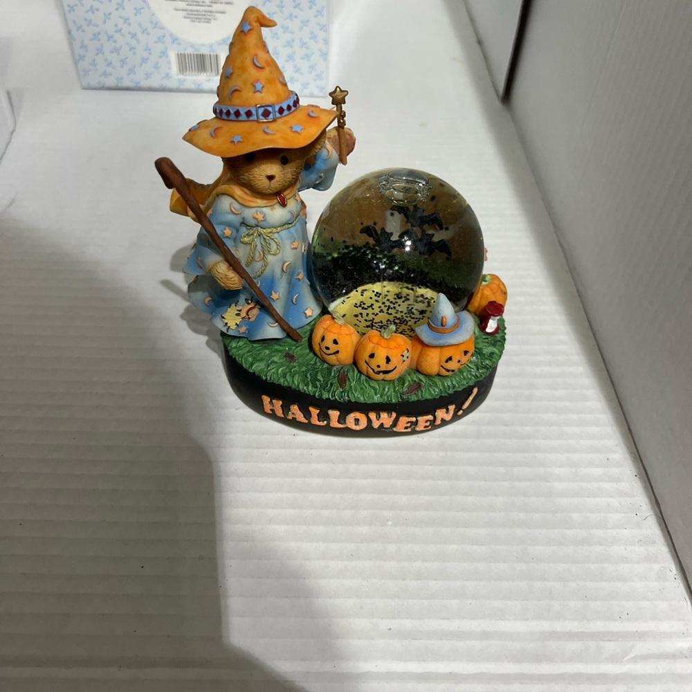 Avon Exclusive Cherished Teddies Halloween Light Up Snow Globe 2006
